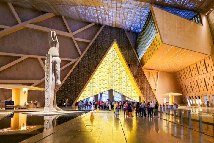 Stora egyptiska museet och Gizapyramiderna