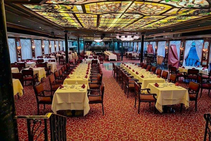 Nile Dinner Cruise com Tanoura Show no Cairo