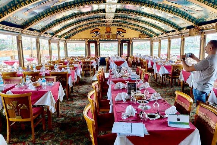 Nile Dinner Cruise com Tanoura Show no Cairo