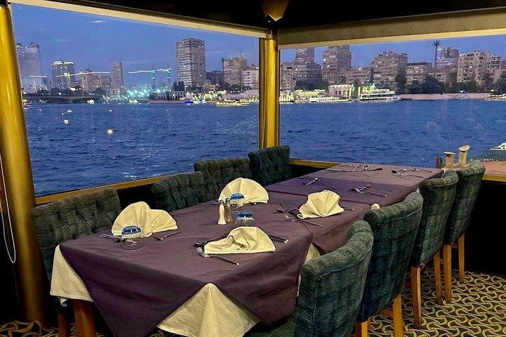 Nile Dinner Cruise com Tanoura Show no Cairo