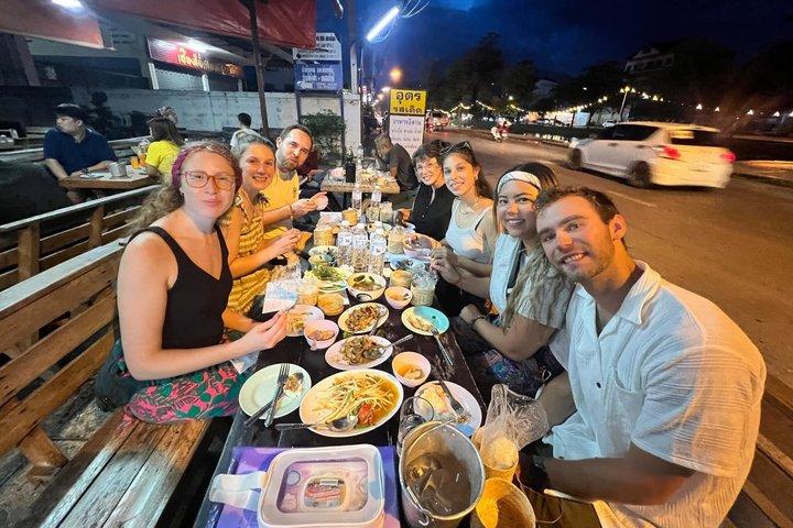 Chiang Mai Small-Group Night Market Food Tour med rød lastbil