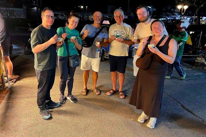 Chiang Mai Small-Group Night Market Food Tour med rød lastbil