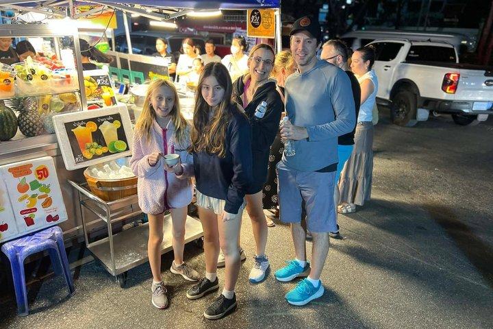 Chiang Mai Small-Group Night Market Food Tour med rød lastbil