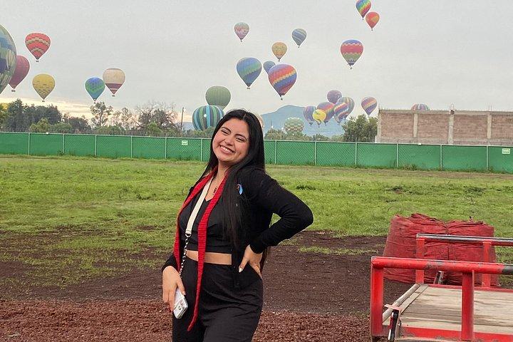Hot Air Balloon Flight & Cave Breakfast in Teotihuacán