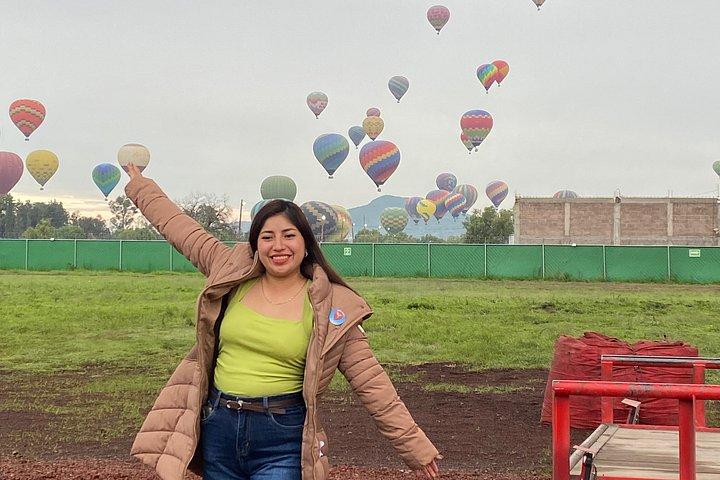 Hot Air Balloon Flight & Cave Breakfast in Teotihuacán