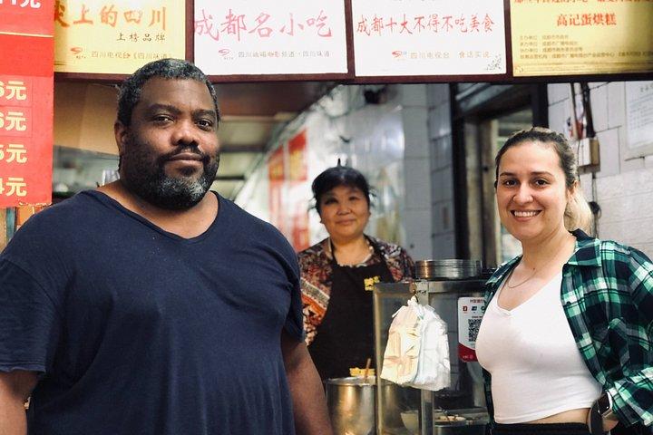 プライベート成都トゥクトゥクフードツアー：隠れた路地＆地元の食べ物