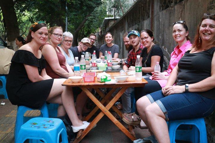 Tour gastronomico privato di Chengdu TukTuk: vicoli nascosti e mangiate locali