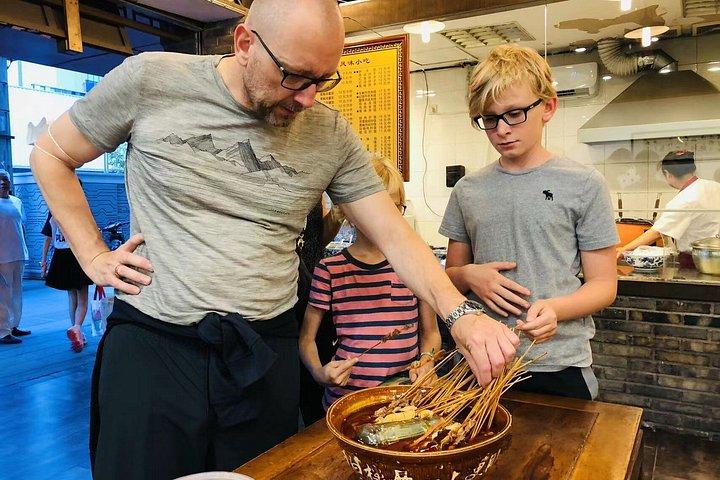 プライベート成都トゥクトゥクフードツアー：隠れた路地＆地元の食べ物