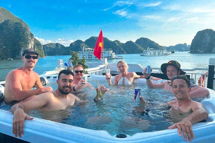 オアシスベイパーティークルーズハロン湾1泊2日ハノイ発