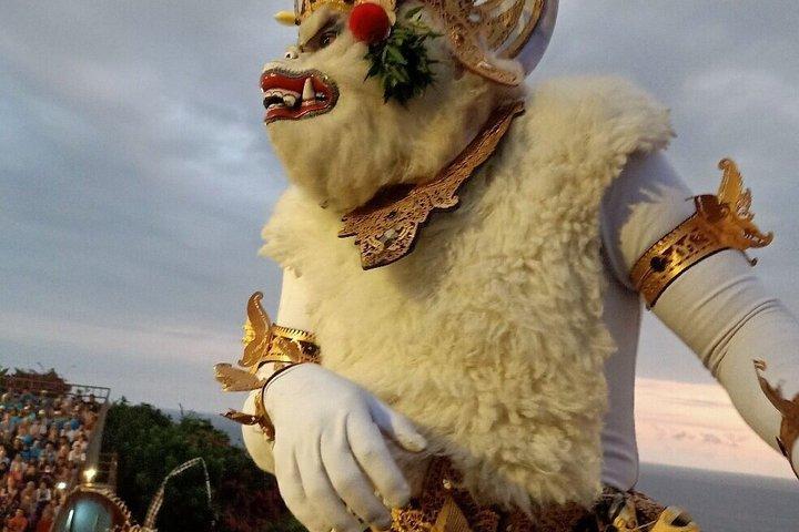 ウルワツ寺院ウォーキングツアーとサンセット・ケチャックダンスショー
