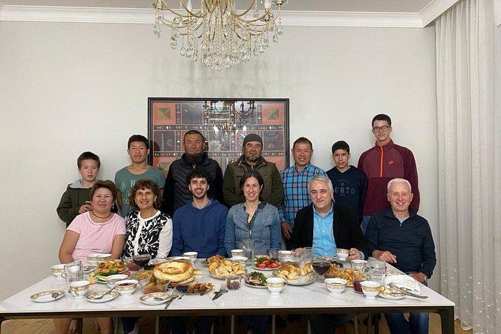 キルギスファミリーディナー： 会って、食べて、話す