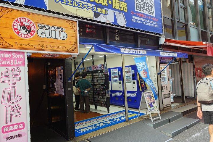 Private Pokemon Card Tour in Akihabara with TCG Expert