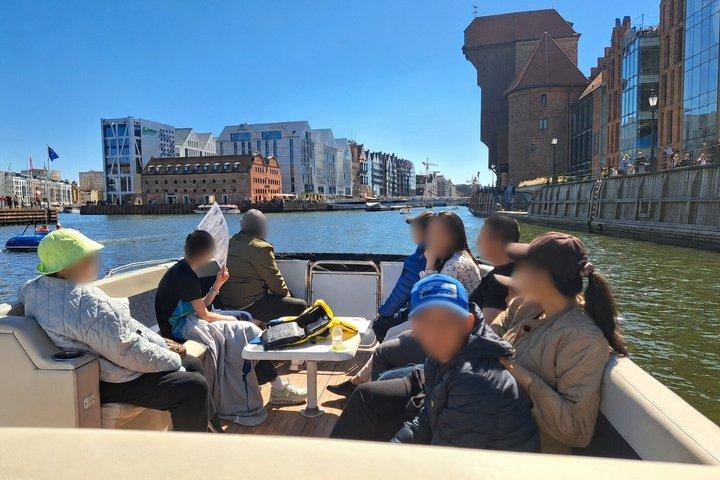 快適なカタマランによるモトラワ川クルーズ