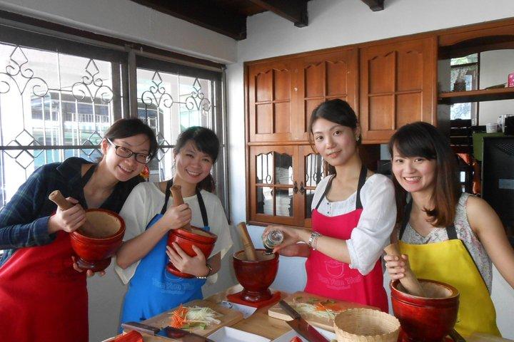 Authentic Thai Cooking Class in Chaing Mai by Tomyumthai School