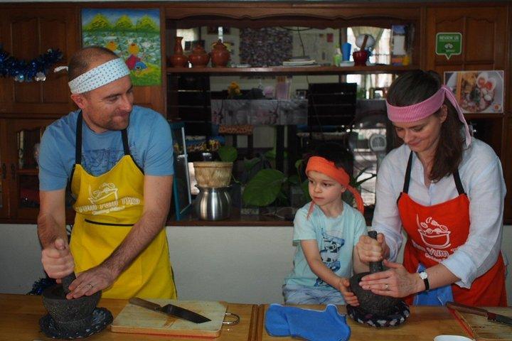 Authentic Thai Cooking Class in Chaing Mai by Tomyumthai School