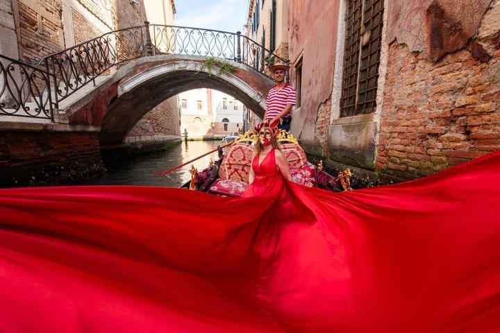 Private Gondola ride with Photoshoot & Videos in Venice
