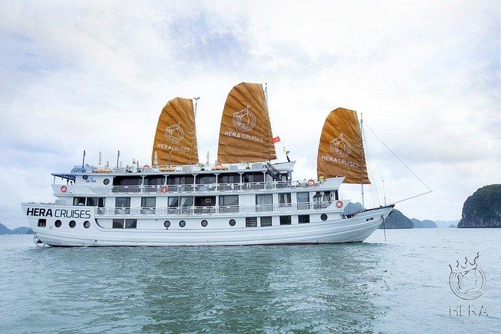 ヘラクラシッククルーズ2D1Nハロン湾、ハノイ発バルコニーキャビン付き
