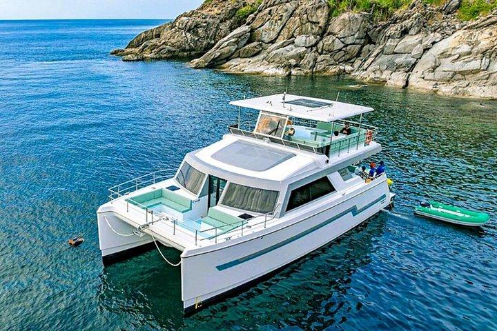Phi Phi Maya e Maithon di Indigo Luxury Catamaran a Phuket