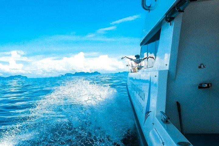Phi Phi Maya e Maithon di Indigo Luxury Catamaran a Phuket
