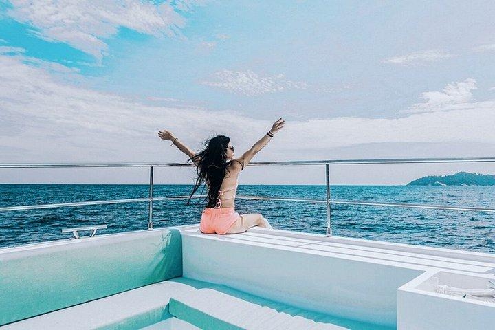 Phi Phi Maya e Maithon di Indigo Luxury Catamaran a Phuket