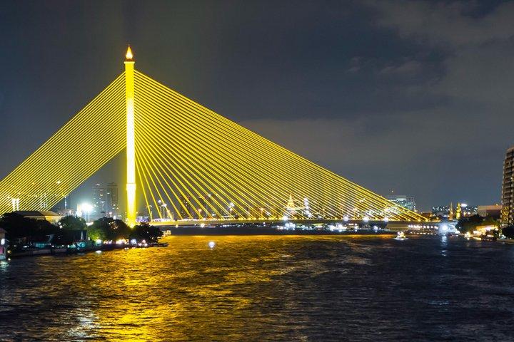 Chao Phraya Dinner Cruise: Buffet, underholdning og seværdigheder