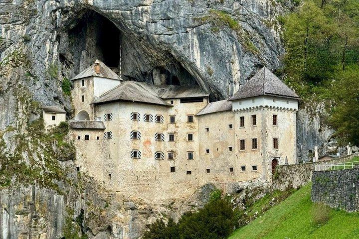 Visite de la grotte de Postojna, du château de Predjama et de Piran au départ de Ljubljana