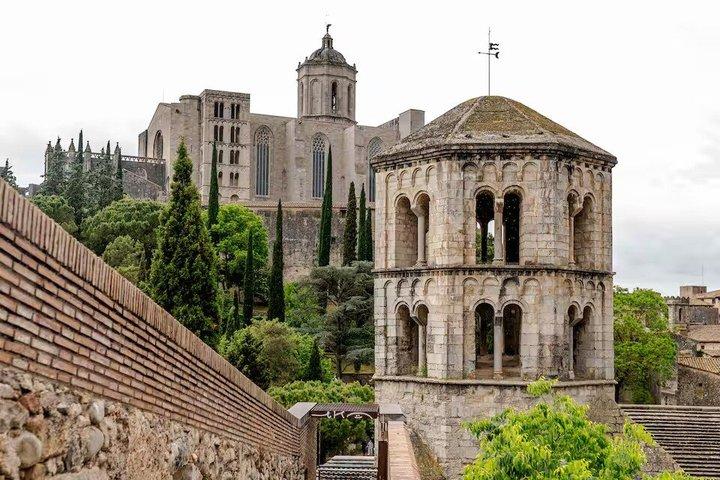 Girona: een rondreis langs geheimen, verhalen en de Arabische baden.