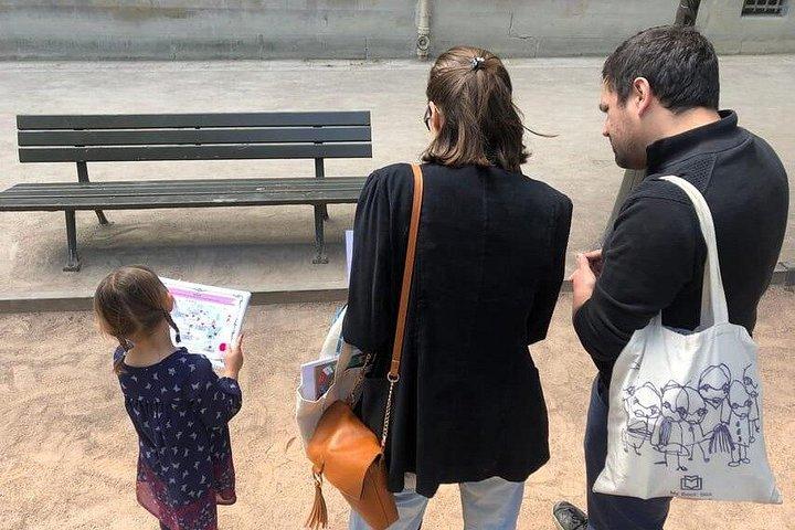 パリのプライベートファミリーツアー：ランドマーク、ゲーム、子供博物館
