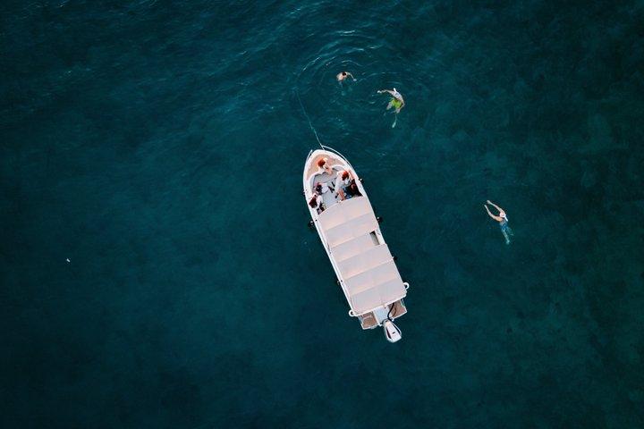 Tour privato in barca di 4 fermate a Zara: nuoto, snorkeling e Island Hopping