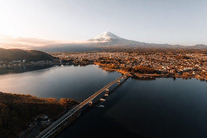 レイクビューのプレミアム小グループ富士山日帰りツアー