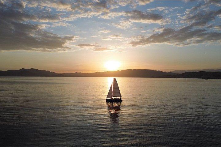 Sunset Sailing Cruise with aperitif at the Island