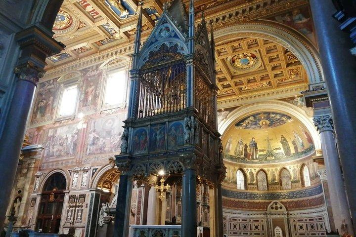 Fire pavelige basilikaer lille gruppe guidet tur med transfer