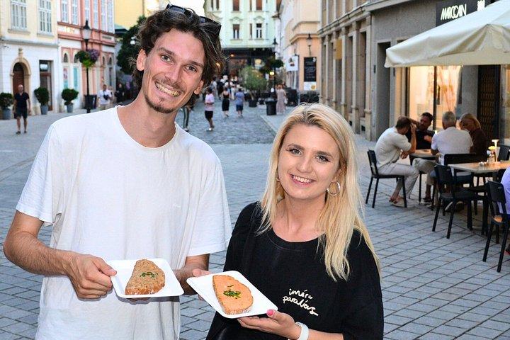 旧市街の歴史を巡るブラチスラヴァ・ブランチ・フードツアー