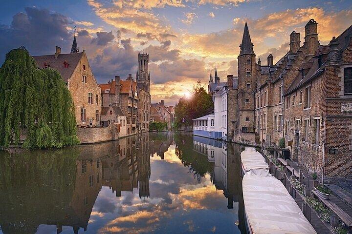 Bruges City Walk with Audio Guide - Updated june '26
