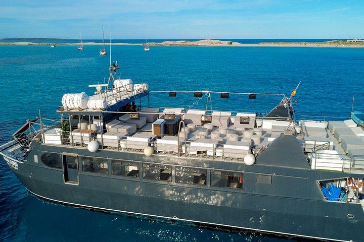 Formentera Catamaran Trip with Breakfast Lunch Dinner And Sunset