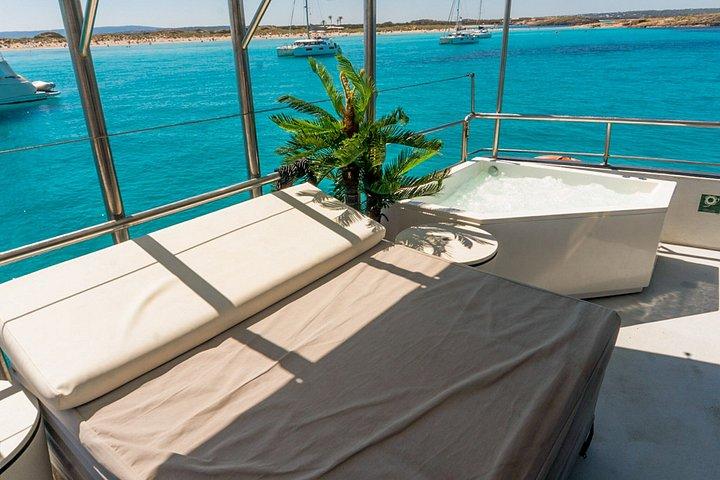 Formentera Catamaran Trip with Breakfast Lunch Dinner And Sunset