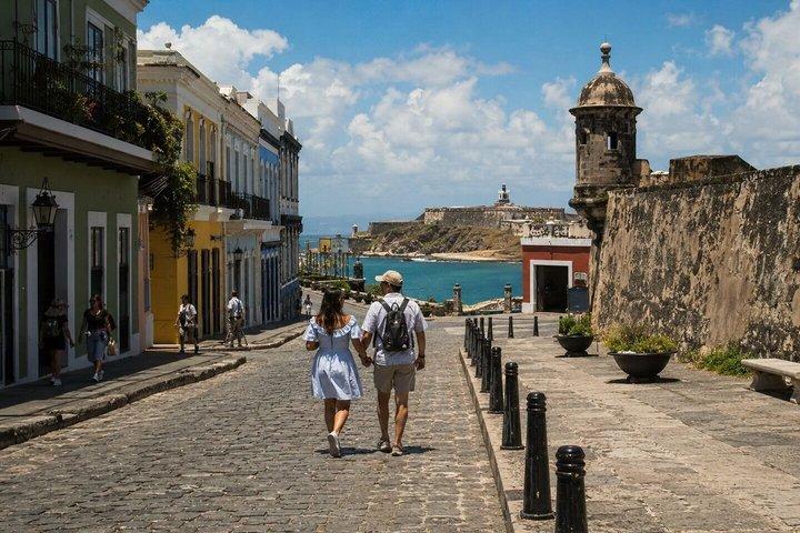 Excursão Autoguiada de Porto Rico: Fortalezas, Baías Bioluminescentes e Jungle