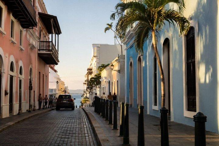 Excursão Autoguiada de Porto Rico: Fortalezas, Baías Bioluminescentes e Jungle