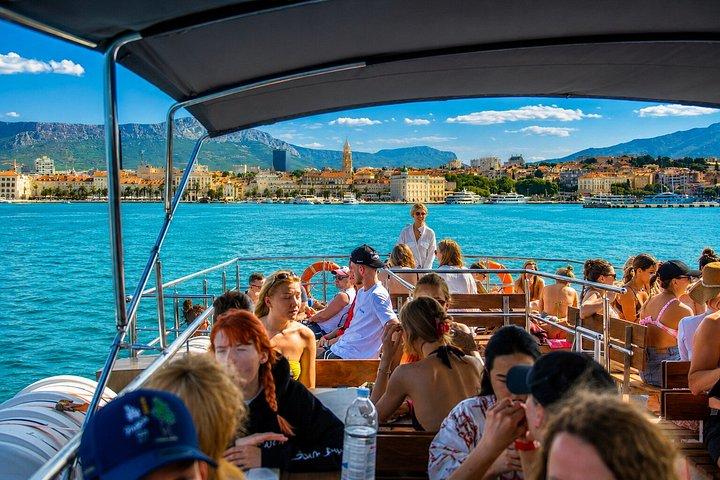 Blaue Lagune & 3 Inseln Kreuzfahrt mit Mittagessen, Wein & Schwimmen ab Split