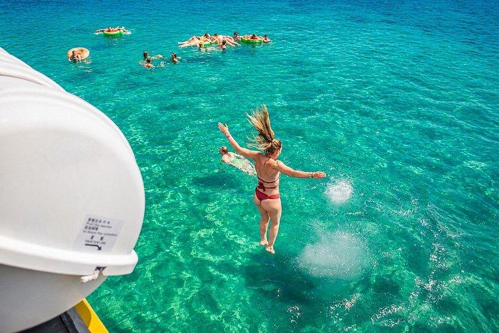 Blaue Lagune & 3 Inseln Kreuzfahrt mit Mittagessen, Wein & Schwimmen ab Split