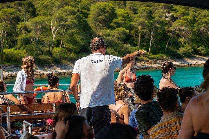 Blaue Lagune & 3 Inseln Kreuzfahrt mit Mittagessen, Wein & Schwimmen ab Split