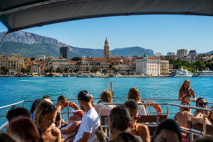 Blaue Lagune & 3 Inseln Kreuzfahrt mit Mittagessen, Wein & Schwimmen ab Split