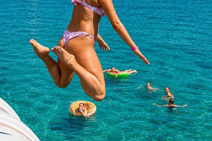 Blaue Lagune & 3 Inseln Kreuzfahrt mit Mittagessen, Wein & Schwimmen ab Split