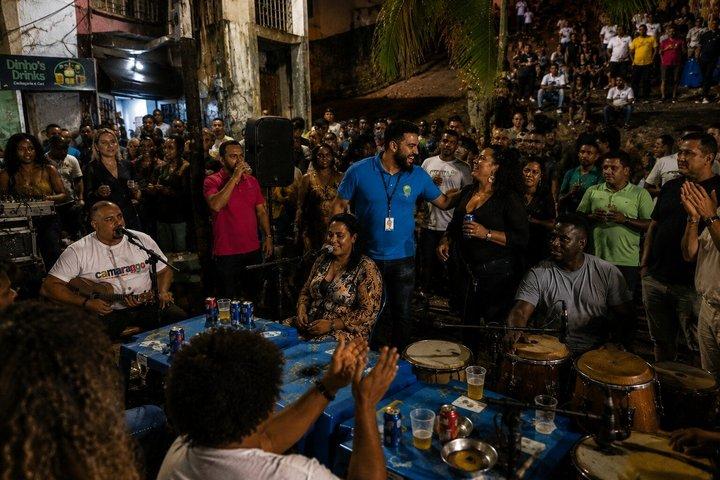 Rio Nights Unleashed: Tour em grupo pela vida noturna vibrante da cidade