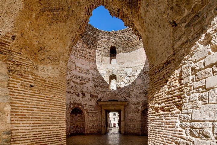 Excursão a pé em pequenos grupos com um mestre de história