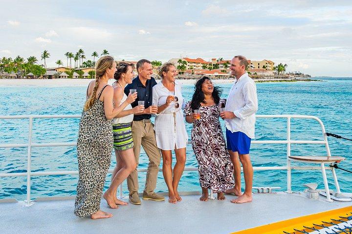 Vela atardecer de Aruba con barra libre