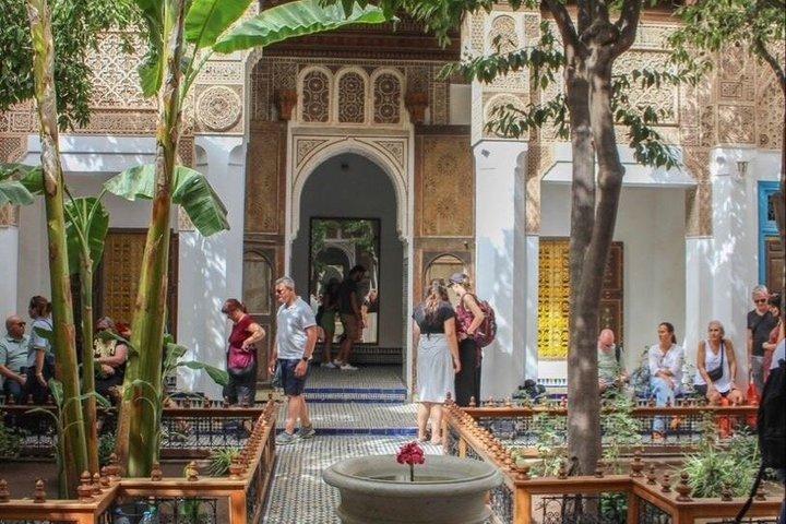 Marrakech: Bahia Palace, Saadian grave, Medina og Souks Tour