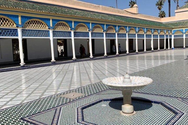 Marrakech: Bahia Palace, Saadian grave, Medina og Souks Tour