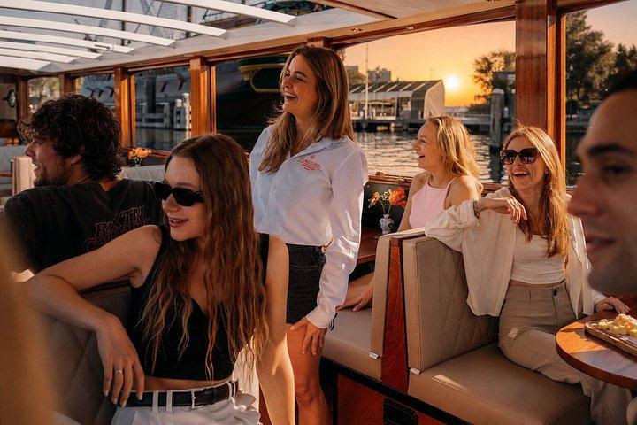 Amsterdam Kväll kanalkryssning med Live Guide och Bar
