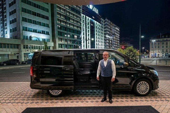 Traslado privado de Lisboa a Sevilla - 2 horas de tiempo libre en Mérida, España.